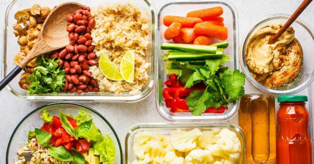 Top Benefits of glass food storage containers. Picture of leftovers inside glass containers